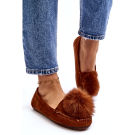 Mocasines de piel de camello femenino con pelaje y pompom marrón 2