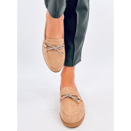 Mocasines mujer Saras Camel en ante beige 1