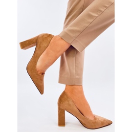 Zapatos de tacón de aguja color caqui de Verizon beige 2