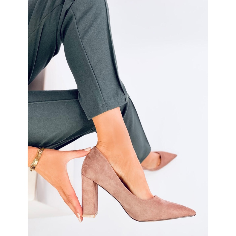 Zapatos de tacón de aguja color nude de Verizon rosa 1