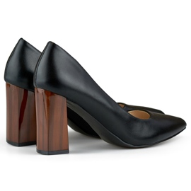 Zapatos de salón negros con tacón alto y elegante. 1