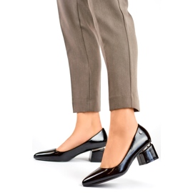Elegantes zapatos de tacón medio charol negro 3