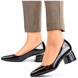 Elegantes zapatos de tacón medio charol negro 4
