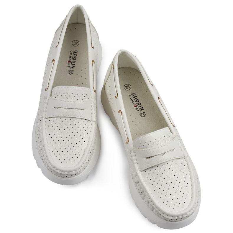 Cómodos mocasines de mujer blancos calados con plantilla de piel 1