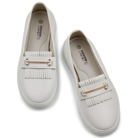 Zapatos de mujer de piel blancos. 1 Zapatos de mujer de piel blancos. 1