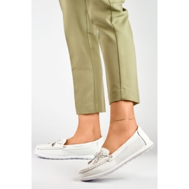 Mocasines de mujer calados en piel natural, zapatos de piel calados blancos 3