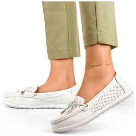 Mocasines de mujer calados en piel natural, zapatos de piel calados blancos 2