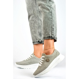 Deportivas de mujer fabricadas en piel natural en color gris. 5
