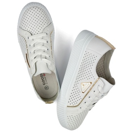 Deportivas de mujer caladas blancas fabricadas en piel natural. blanco 1