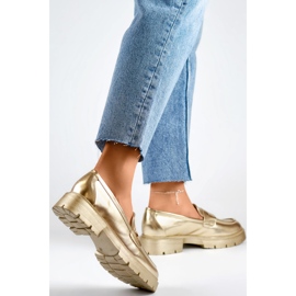 Zapatos dorados de mujer con suela gruesa. 3