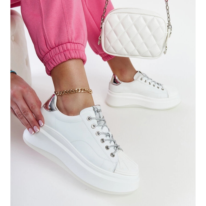 Zapatillas blancas con plataforma GOE NN2N4033. blanco 1