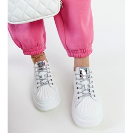 Zapatillas blancas con plataforma GOE NN2N4033. blanco 3