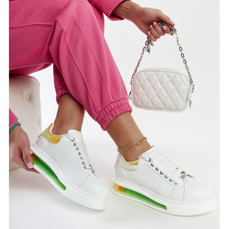 Zapatillas blancas con plataforma GOE NN2N4029. blanco 1