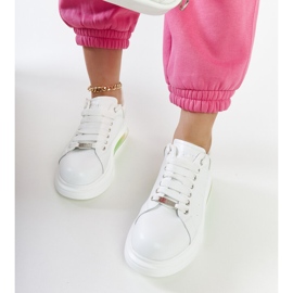 Zapatillas blancas con plataforma GOE NN2N4029. blanco 2