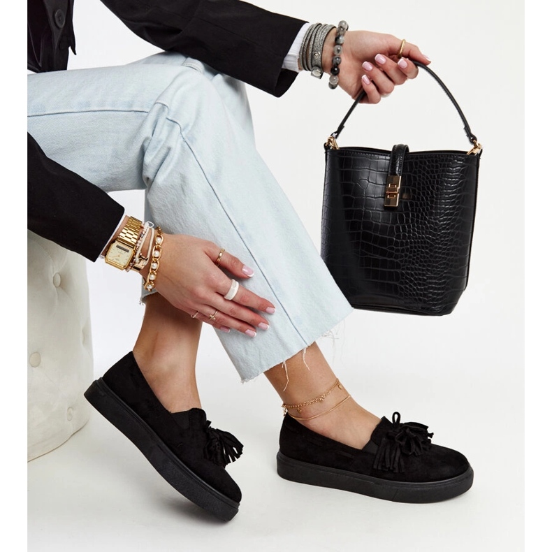 Zapatos negros con borlas de Adaldrida 1