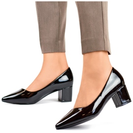 Zapatos de salón de charol negro con punta y tacón bajo 2