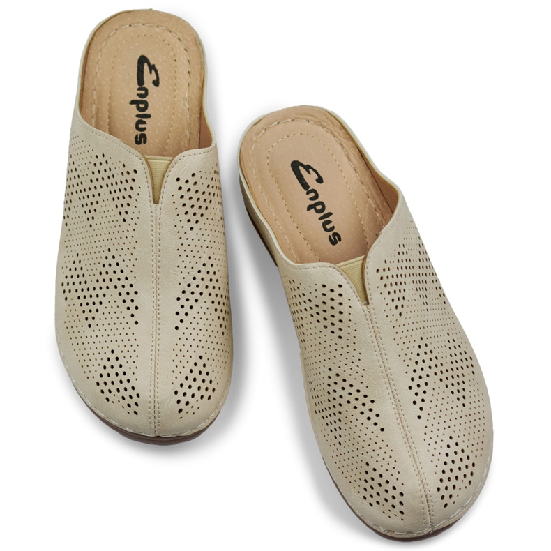 Chanclas sanitarias cerradas para mujer. beige 1