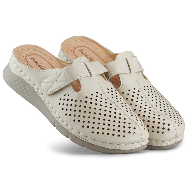 Chanclas sanitarias para mujer con puntera cerrada y velcro. beige 2