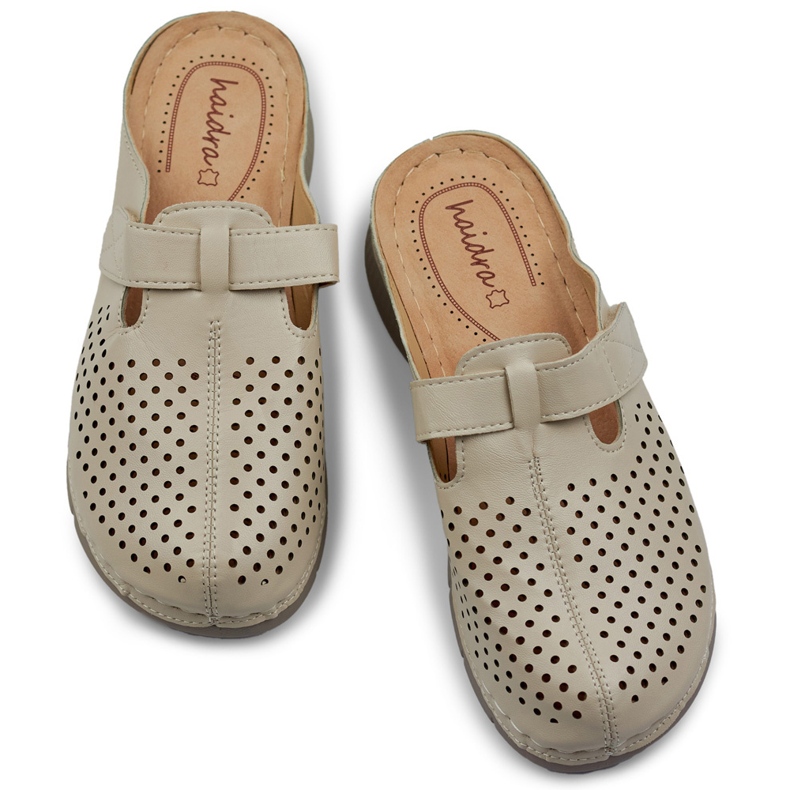Chanclas sanitarias para mujer con puntera cerrada y velcro. beige 1