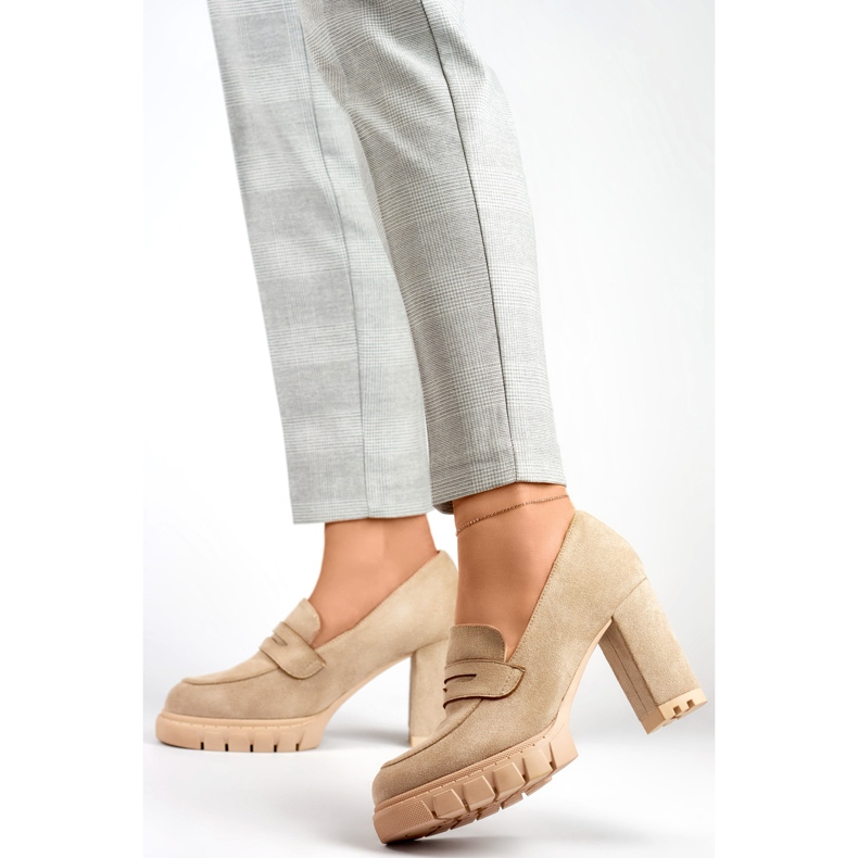 Mocasines beige de tacón 1