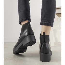 Botas negras clásicas con un Santacruz elástico negro 1