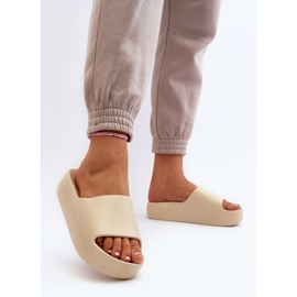 Chanclas Oreithano de mujer de color beige con suela gruesa 4