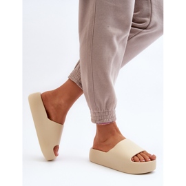 Chanclas Oreithano de mujer de color beige con suela gruesa 7