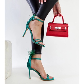 Sandalias verdes con plumas de Adalgisio 1