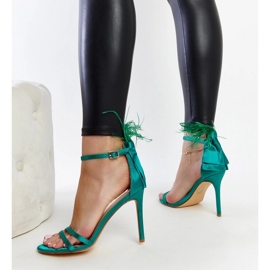 Sandalias verdes con plumas de Adalgisio 2