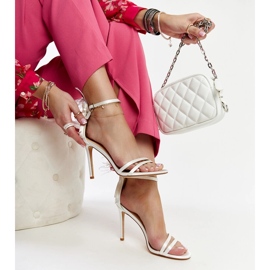 Sandalias blancas con plumas de Adalgisio blanco 1