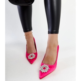 Tacones rosas con acabado satinado y pedrería de Susegana rosado 2