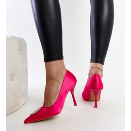 Tacones rosas con acabado satinado y pedrería de Susegana rosado 3