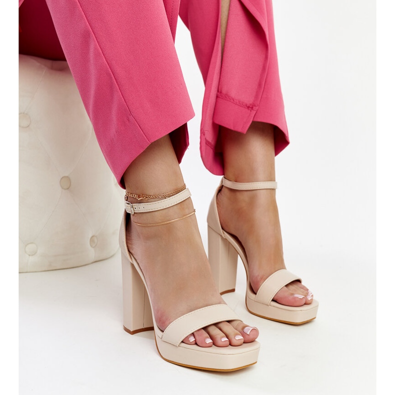 Sandalias de tacón beige de Nariman 1