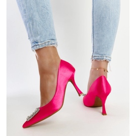 Tacones rosas con acabado satinado y pedrería Clemente rosado 3