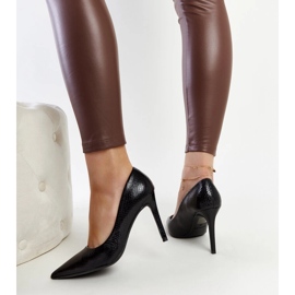 Stilettos Wines charol negro 3