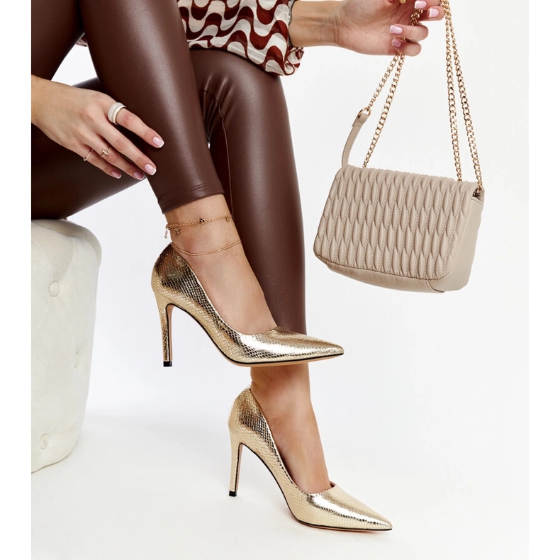 Vinos stilettos charol oro dorado 1