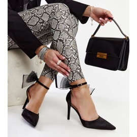 Tacones negros con lazo de Ilaysa 1