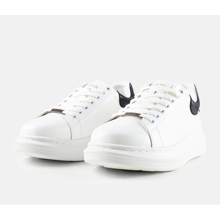 Zapatillas blancas de hombre GOE KK1N4005 blanco 1