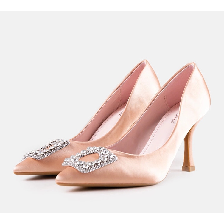 Tacones beige con acabado satinado y pedrería Clemente 2