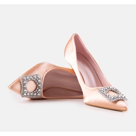 Tacones beige con acabado satinado y pedrería Clemente 4