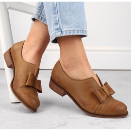 Zapatos slip-on de piel marrón para mujer de Dolce Pietro 1
