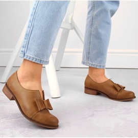 Zapatos slip-on de piel marrón para mujer de Dolce Pietro 2