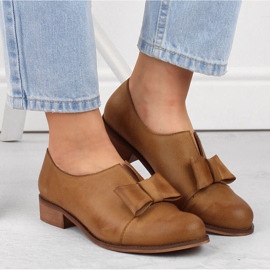 Zapatos slip-on de piel marrón para mujer de Dolce Pietro 3