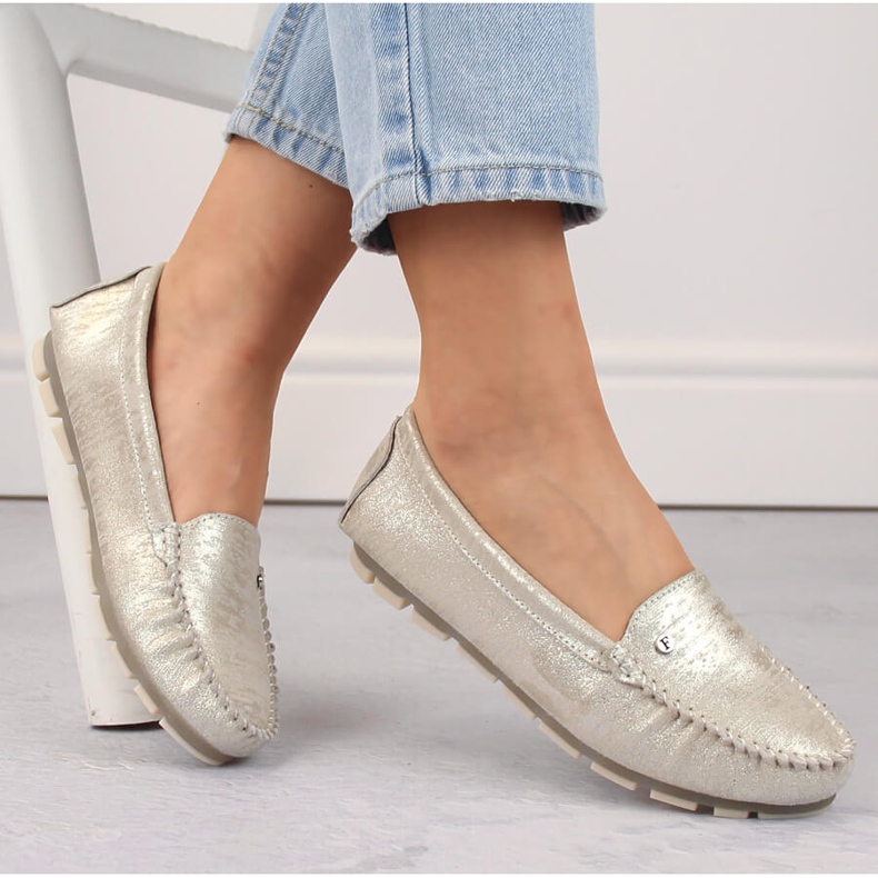 Mocasines slip-on de mujer Filippo DP2037/24 GO de piel beige 1