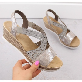 Sandalias de mujer cómodas con cuña slip-on multicolor Rieker 61916-91 beige 11
