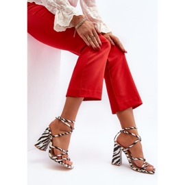 Sandalias de tacón alto en blanco y negro de moda Josette 1