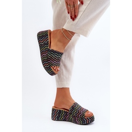 Chanclas con cuña Vanarila de mujer de color negro 5