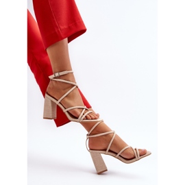 Sandalias tacón Herfiana beige con tiras 9