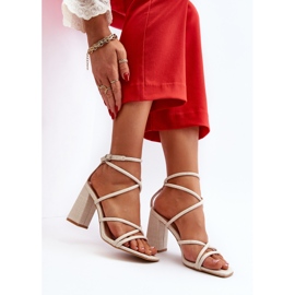 Sandalias Herfiana nude de tacón y tiras beige 1