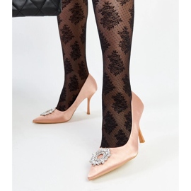 Tacones beige con acabado satinado y pedrería Clemente 8